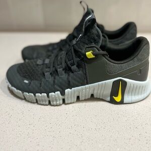 Forest Green Nike Metcon 5's - 11.5